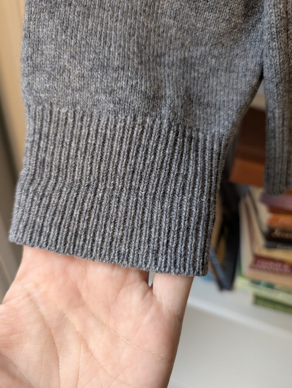 LL Bean Men's Lambs Wool Sweater V-Neck Grey Size Medium Preppy Teacher Academia - Picture 2 of 8